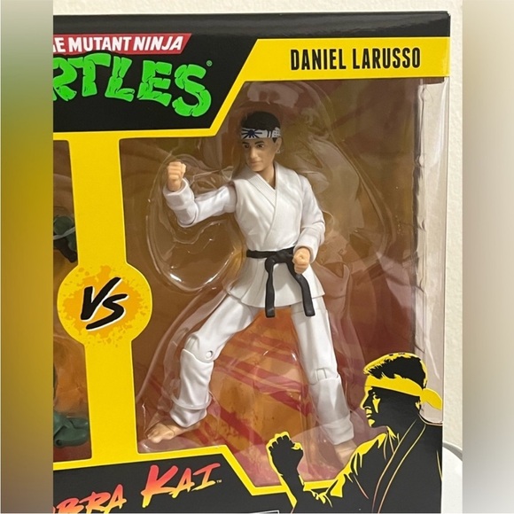 Teenage Mutant Ninja Turtles Vs Cobra Kai Michelangelo Vs Daniel Larusso - Picture 4 of 6
